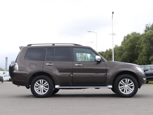 Mitsubishi Pajero IV Рестайлинг 2 с пробегом 2017 года, цена 2 790 000 рублей, 136657 км, внедорожник, Автокод Объявления