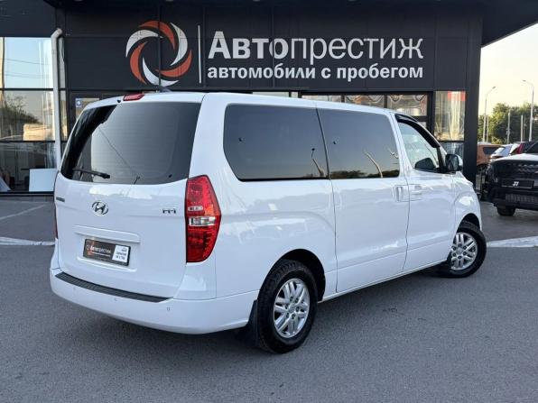 Hyundai H-1 II Рестайлинг 2 с пробегом 2018 года, цена 2 697 000 рублей, 120390 км, минивэн, Автокод Объявления