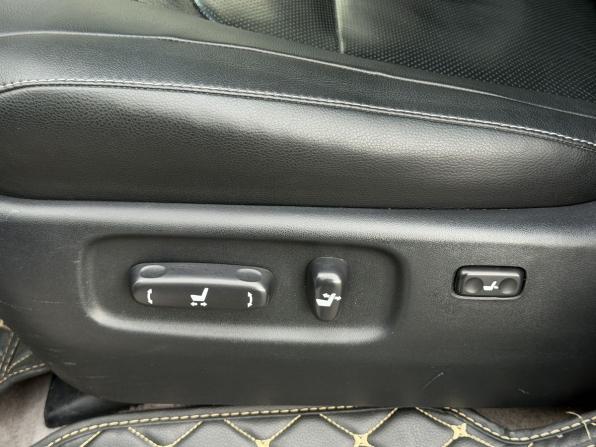 Toyota Land Cruiser 200 Series Рестайлинг 1 с пробегом 2012 года, цена 2 990 000 рублей, 318848 км, внедорожник, Автокод Объявления