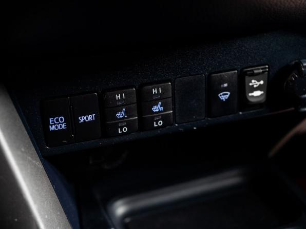 Toyota RAV4 IV (XA40) Рестайлинг с пробегом 2015 года, цена 2 226 000 рублей, 187000 км, внедорожник, Автокод Объявления