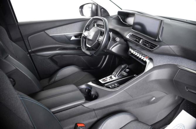 Peugeot 3008 II Рестайлинг с пробегом 2021 года, цена 2 429 000 рублей, 90325 км, внедорожник, Автокод Объявления