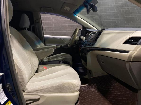 Toyota Sienna III с пробегом 2011 года, цена 1 990 000 рублей, 185704 км, минивэн, Автокод Объявления