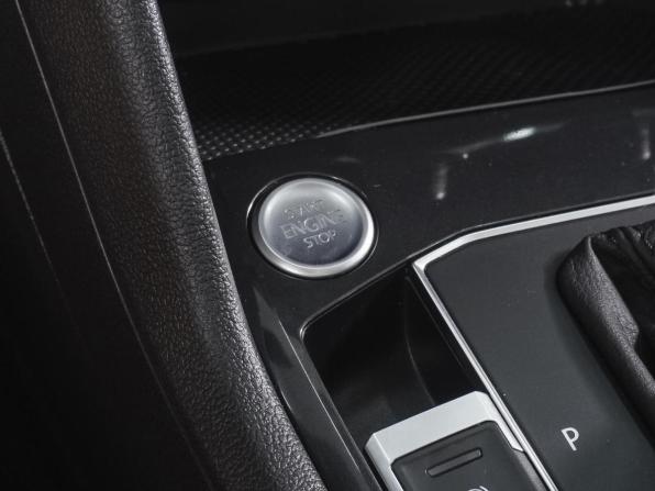 Volkswagen Tiguan II с пробегом 2019 года, цена 2 420 000 рублей, 64015 км, внедорожник, Автокод Объявления