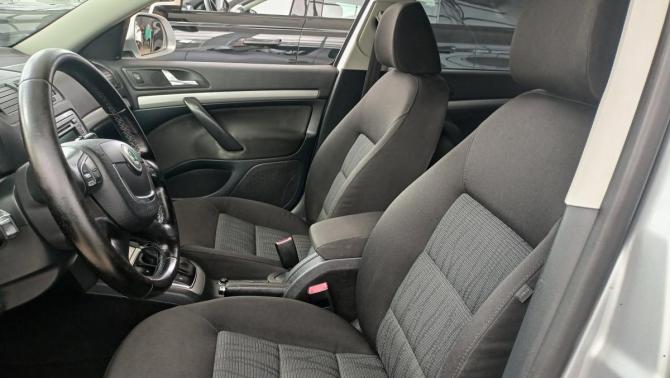 Skoda Octavia II (A5) Рестайлинг с пробегом 2013 года, цена 719 000 рублей, 262000 км, лифтбек, Автокод Объявления
