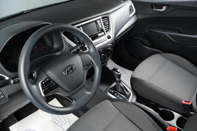 Hyundai Solaris II с пробегом 2017 года, цена 1 259 000 рублей, 111500 км, седан, Автокод Объявления