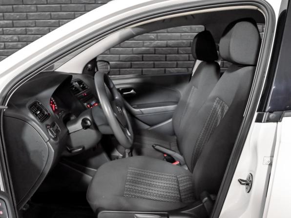 Volkswagen Polo V Рестайлинг с пробегом 2018 года, цена 970 000 рублей, 103848 км, седан, Автокод Объявления