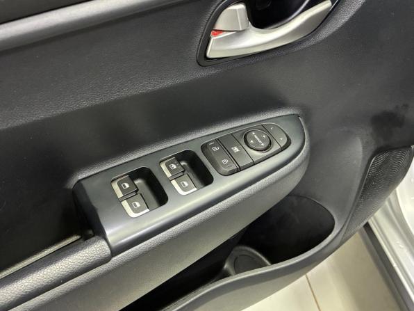 Kia Rio IV Рестайлинг с пробегом 2020 года, цена 1 633 000 рублей, 96000 км, хэтчбек, Автокод Объявления