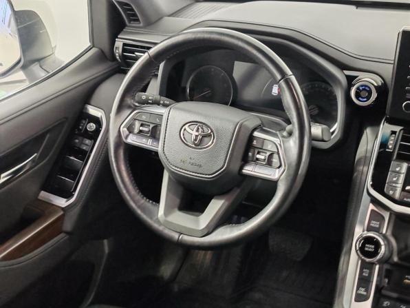 Toyota Land Cruiser 300 Series с пробегом 2022 года, цена 8 899 000 рублей, 104712 км, внедорожник, Автокод Объявления