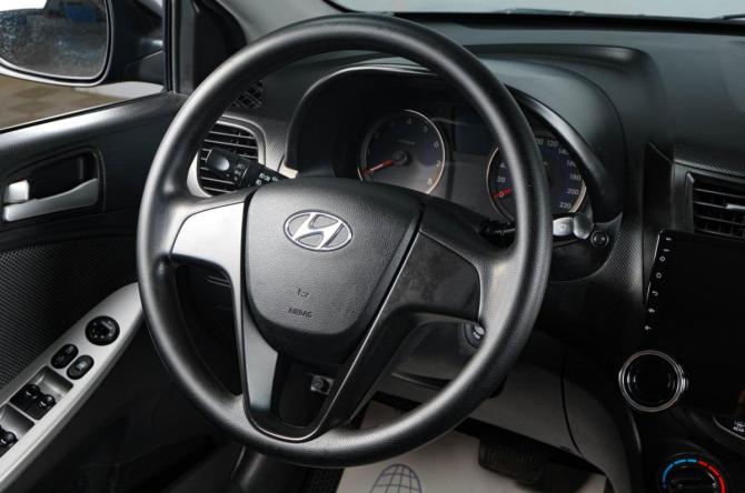 Hyundai Solaris I с пробегом 2013 года, цена 899 000 рублей, 250000 км, седан, Автокод Объявления