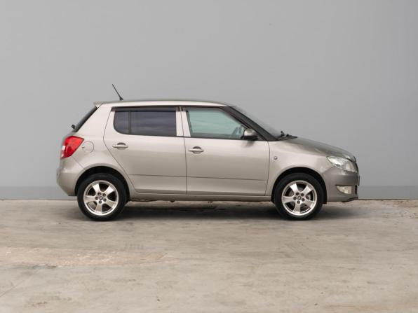 Skoda Fabia II Рестайлинг с пробегом 2011 года, цена 619 000 рублей, 302676 км, хэтчбек, Автокод Объявления