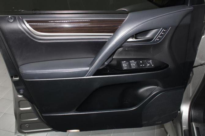 Lexus LX III Рестайлинг 2 с пробегом 2019 года, цена 9 200 000 рублей, 98863 км, внедорожник, Автокод Объявления