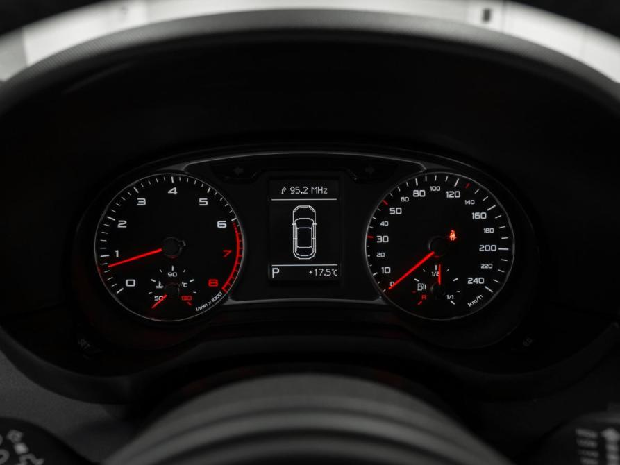 Audi A1 I (8X) Москва  - изображение 10