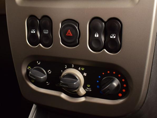 Renault Logan I Рестайлинг с пробегом 2011 года, цена 695 995 рублей, 59695 км, седан, Автокод Объявления