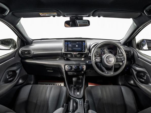 Toyota Yaris IV с пробегом 2021 года, цена 1 130 000 рублей, 88305 км, хэтчбек, Автокод Объявления