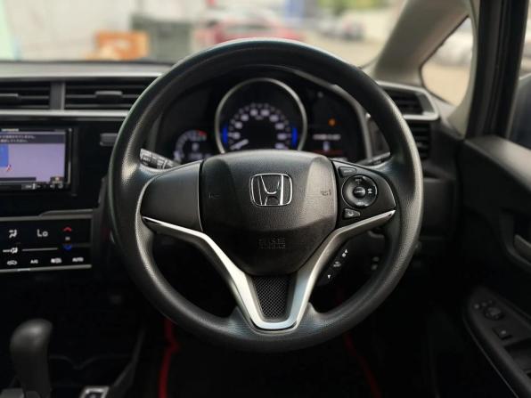 Honda Fit III Рестайлинг с пробегом 2018 года, цена 1 099 000 рублей, 157153 км, хэтчбек, Автокод Объявления