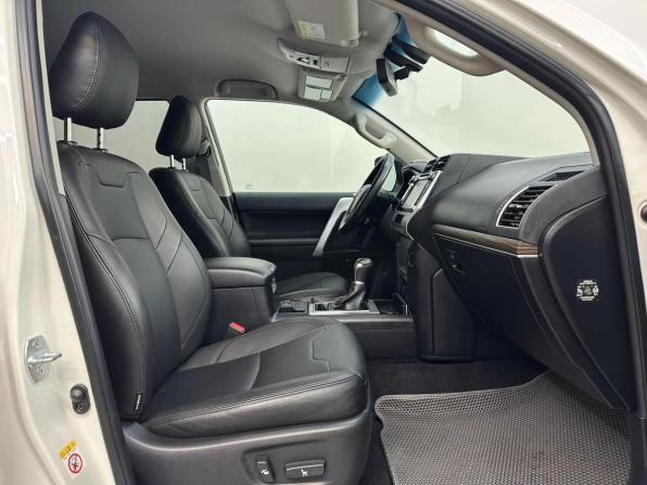 Toyota Land Cruiser Prado 150 Series Рестайлинг 2 с пробегом 2019 года, цена 5 998 000 рублей, 32341 км, внедорожник, Автокод Объявления
