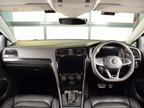 Volkswagen Golf VII Рестайлинг с пробегом 2020 года, цена 1 805 997 рублей, 60394 км, хэтчбек, Автокод Объявления