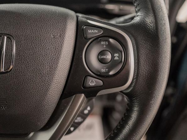 Honda Stepwgn V Рестайлинг с пробегом 2017 года, цена 2 400 000 рублей, 193000 км, минивэн, Автокод Объявления