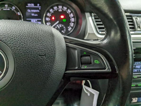 Skoda Rapid I с пробегом 2014 года, цена 1 020 000 рублей, 114450 км, лифтбек, Автокод Объявления