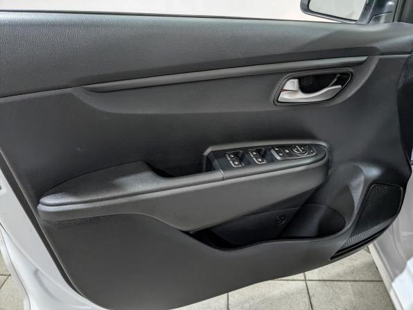Kia Rio IV Рестайлинг с пробегом 2021 года, цена 1 690 000 рублей, 35810 км, седан, Автокод Объявления
