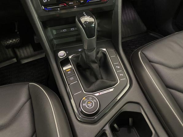 Volkswagen Tiguan II Рестайлинг с пробегом 2021 года, цена 3 640 000 рублей, 36737 км, внедорожник, Автокод Объявления