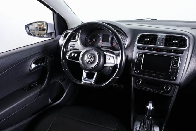 Volkswagen Polo V Рестайлинг с пробегом 2018 года, цена 1 519 000 рублей, 179000 км, седан, Автокод Объявления