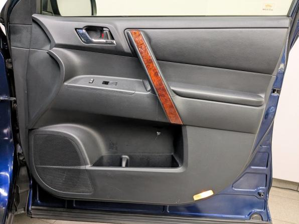 Toyota Highlander II (XU40) Рестайлинг с пробегом 2012 года, цена 2 750 000 рублей, 76643 км, внедорожник, Автокод Объявления