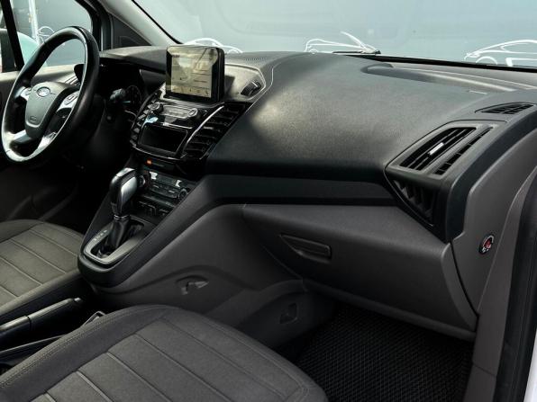 Ford Tourneo Connect II Рестайлинг с пробегом 2019 года, цена 1 584 800 рублей, 181023 км, минивэн, Автокод Объявления