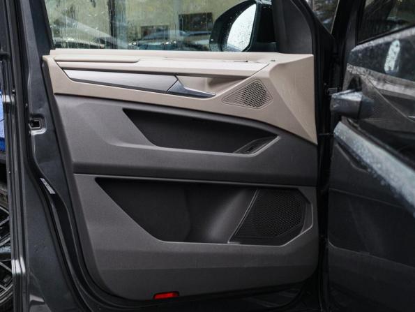 Volkswagen Multivan T7 с пробегом 2022 года, цена 5 870 000 рублей, 83948 км, минивэн, Автокод Объявления