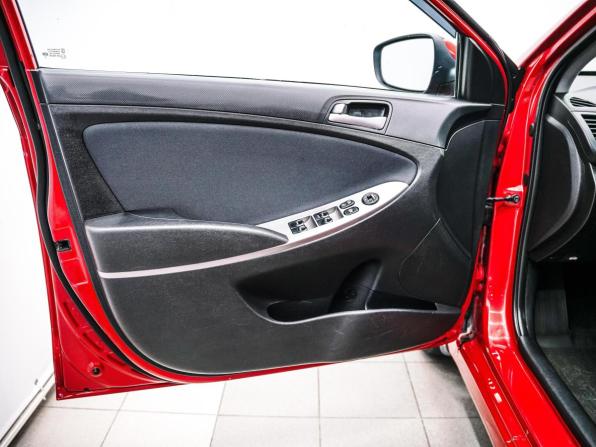 Hyundai Solaris I Рестайлинг с пробегом 2015 года, цена 915 000 рублей, 165878 км, седан, Автокод Объявления