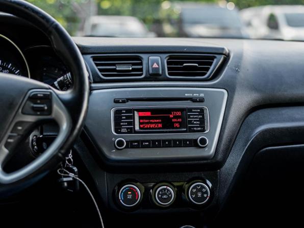 Kia Rio III Рестайлинг с пробегом 2016 года, цена 882 000 рублей, 183712 км, седан, Автокод Объявления