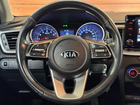 Kia Ceed III Рестайлинг с пробегом 2021 года, цена 2 039 900 рублей, 101842 км, универсал, Автокод Объявления