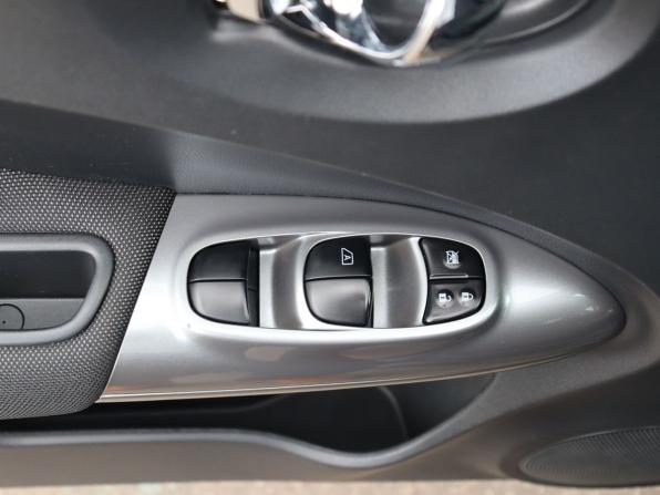 Nissan Juke I с пробегом 2011 года, цена 990 000 рублей, 69377 км, внедорожник, Автокод Объявления