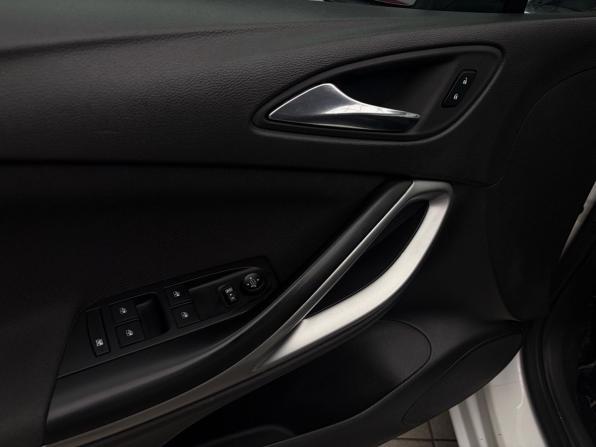 Opel Astra K с пробегом 2017 года, цена 1 125 900 рублей, 141809 км, универсал, Автокод Объявления