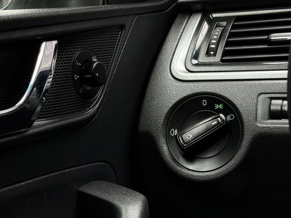 Skoda Rapid I с пробегом 2016 года, цена 919 000 рублей, 174800 км, лифтбек, Автокод Объявления