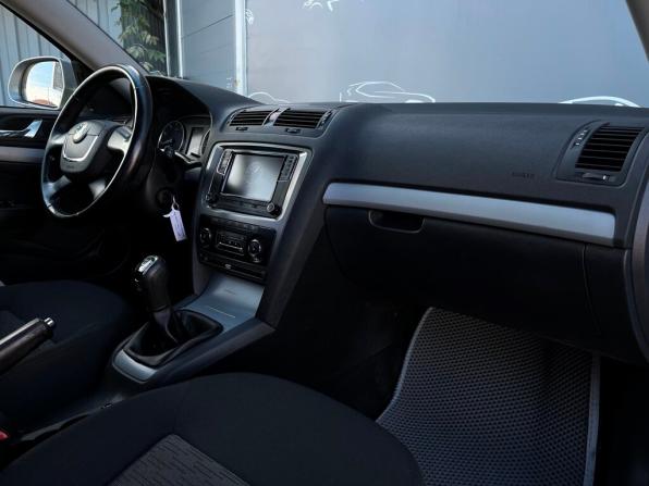 Skoda Octavia II (A5) Рестайлинг с пробегом 2012 года, цена 445 500 рублей, 307251 км, лифтбек, Автокод Объявления
