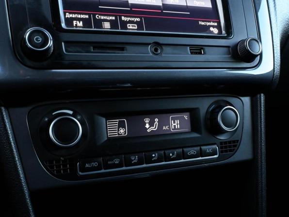 Volkswagen Polo V Рестайлинг с пробегом 2019 года, цена 1 359 800 рублей, 117277 км, седан, Автокод Объявления