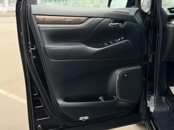 Toyota Alphard III Рестайлинг с пробегом 2018 года, цена 4 500 000 рублей, 148175 км, минивэн, Автокод Объявления