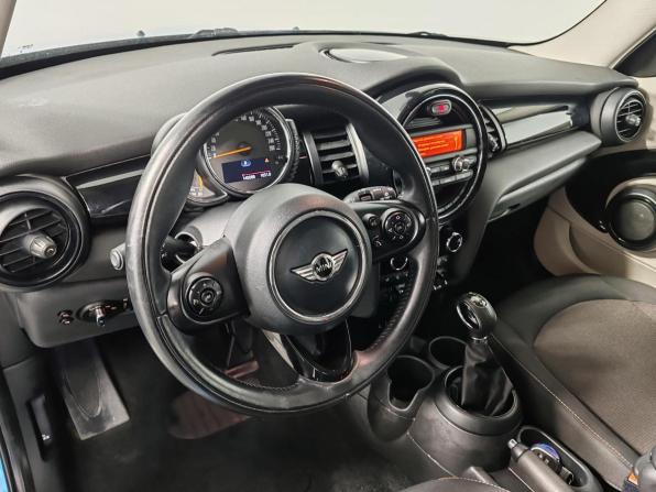 Mini Hatch III (F55/F56) с пробегом 2014 года, цена 1 329 000 рублей, 140070 км, хэтчбек, Автокод Объявления