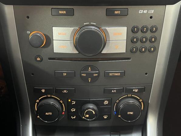Opel Antara I Рестайлинг с пробегом 2014 года, цена 1 125 000 рублей, 181805 км, внедорожник, Автокод Объявления