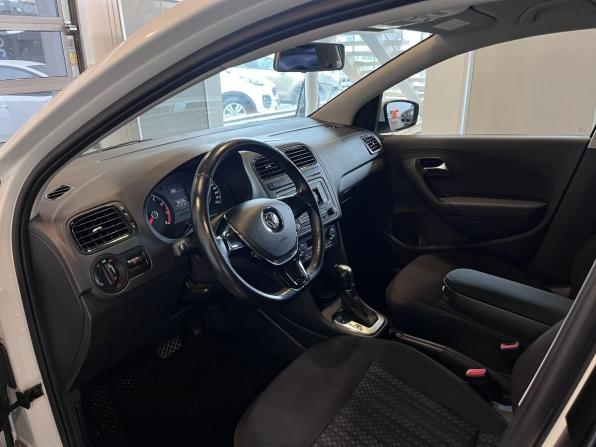 Volkswagen Polo V Рестайлинг с пробегом 2017 года, цена 1 275 000 рублей, 139099 км, седан, Автокод Объявления