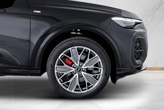 Audi Q5 III (GU) с пробегом 2026 года, цена 6 390 000 рублей, 10 км, внедорожник, Автокод Объявления