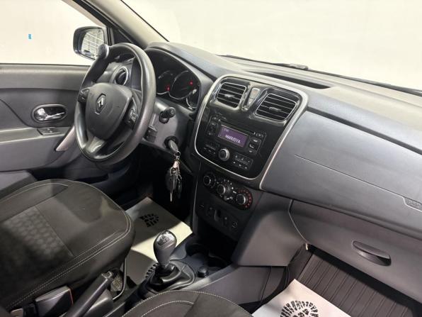 Renault Logan II с пробегом 2015 года, цена 735 000 рублей, 56192 км, седан, Автокод Объявления