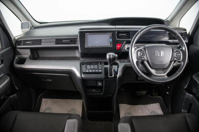 Honda Stepwgn V с пробегом 2017 года, цена 2 149 000 рублей, 146000 км, минивэн, Автокод Объявления