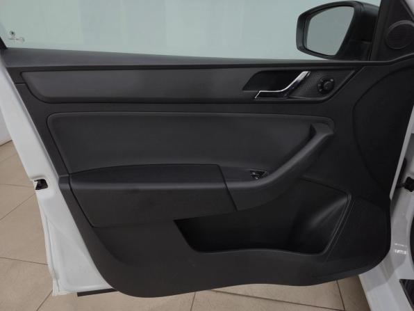 Skoda Rapid I Рестайлинг с пробегом 2017 года, цена 1 075 000 рублей, 164598 км, лифтбек, Автокод Объявления