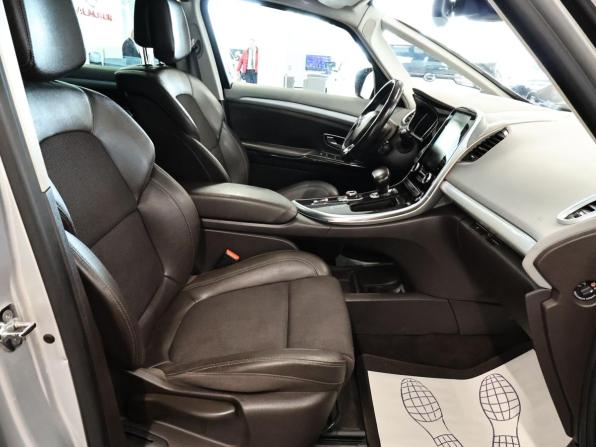 Renault Espace V с пробегом 2017 года, цена 1 475 100 рублей, 154010 км, минивэн, Автокод Объявления