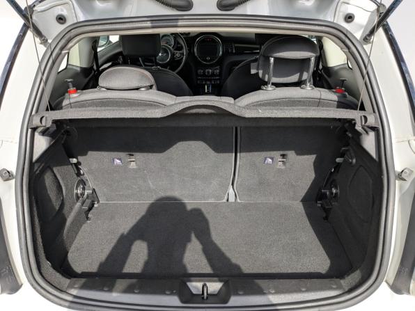 Mini Hatch III (F55/F56) Рестайлинг с пробегом 2018 года, цена 1 850 000 рублей, 73652 км, хэтчбек, Автокод Объявления