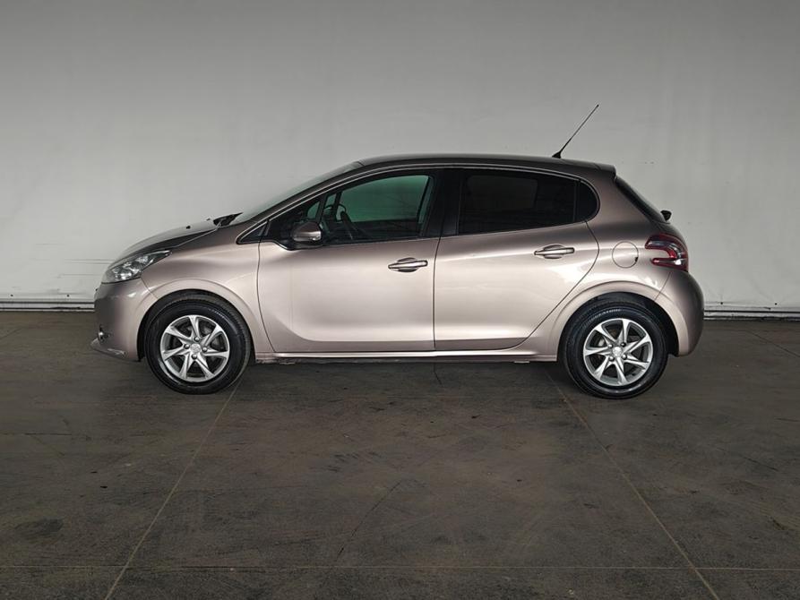 Peugeot 208 I Москва  - изображение 4