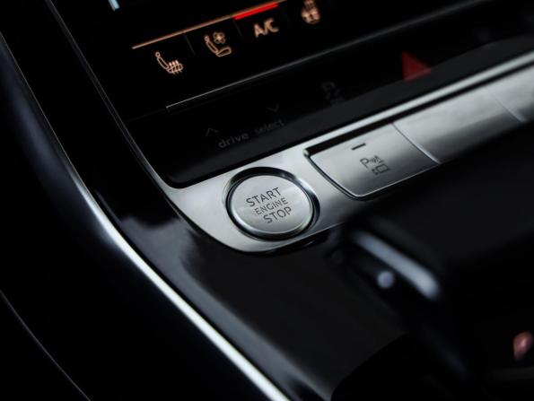 Audi Q8 I (4M) с пробегом 2018 года, цена 4 249 000 рублей, 241959 км, внедорожник, Автокод Объявления
