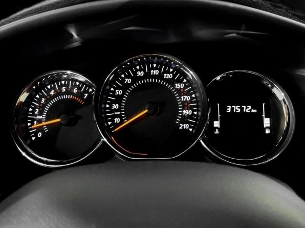 Renault Logan II Рестайлинг с пробегом 2021 года, цена 1 335 000 рублей, 37572 км, седан, Автокод Объявления